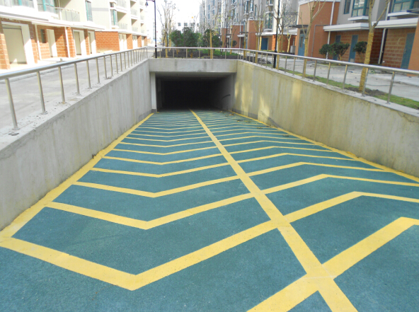 水性無震動防滑車道施工工藝 為什么選擇滄晟水性無震動防滑環氧地坪漆弄車道?