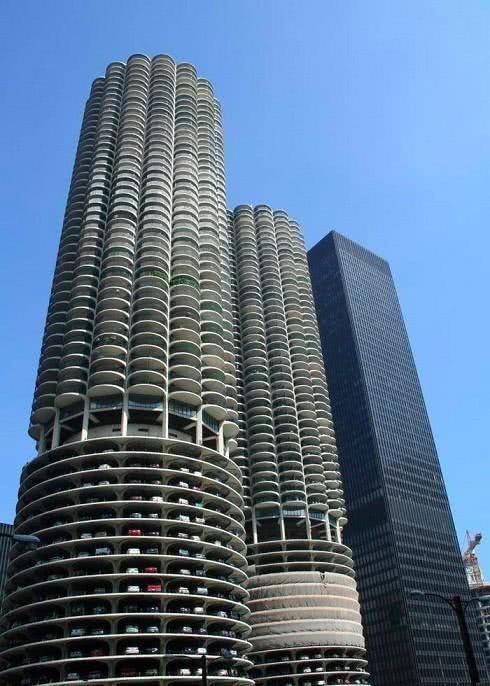 這停車場設計可謂滿眼科技感,秒變旅游景點