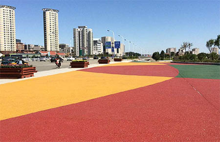彩色防滑(耐磨)路面能否使用環(huán)氧樹脂涂料?有什么特點(diǎn)?