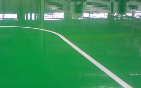 環氧地坪漆和環氧自流平地坪有什么差異?