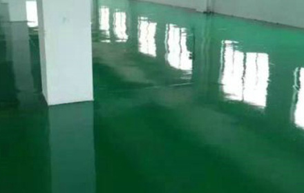 環氧自流平地坪漆完工后要如何判斷施工質量？