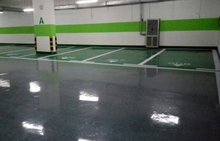 使用洗地機清潔環氧地坪漆時要注意什么?