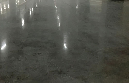 廈門固化劑地坪比普通地坪更防滑更安全嗎?